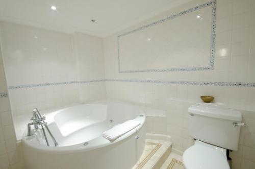 Hatton Court Hotel - image 14
