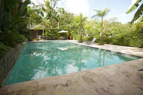 สวน, JardinesDelMontSerrat-LasTerrenas-NearBeach Cozy 2BR-3BDS-6PAX-WiFi in กาโนเซโก
