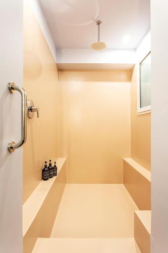 Milan City Chic - image 3