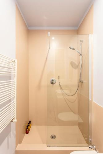 Milan City Chic - image 11