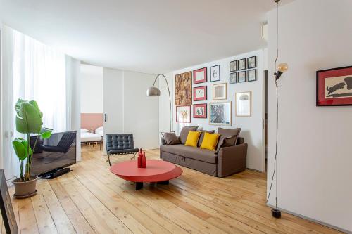 Milan City Chic - image 6