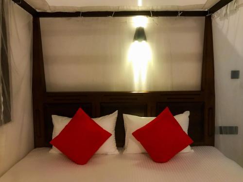 Deluxe Double Room with Balcony room in Oneida Villa & Restaurant