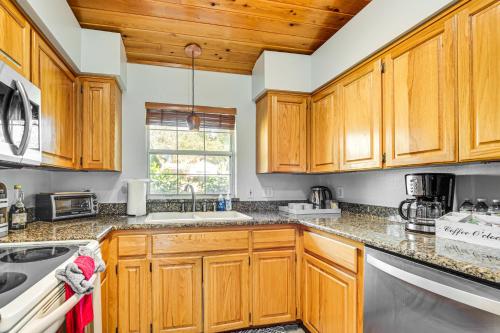 Mount Dora Townhome in Historical District! in Mount Dora, USA
