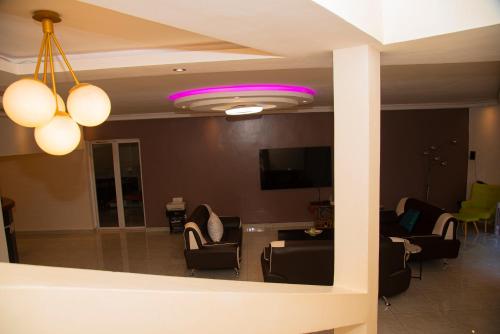 Delt lounge/TV-område, Chambres D'hôtes à louer Villa Luciana (Chambres D'hotes a louer Villa Luciana) in Mbour
