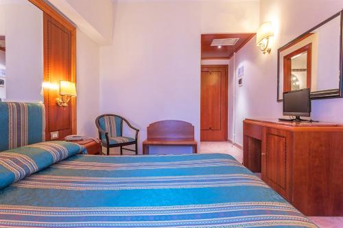 Raeli Hotel Lux - image 14