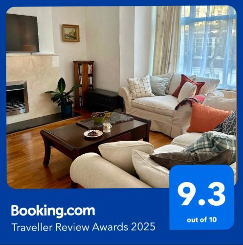 Spacious Belsize Park apartment close to station, Londýn