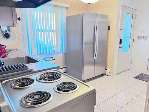 cuina, Modern and spacious 4 B/R + 2 bath house in Nova York (NY)