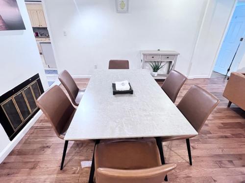 Comoditats, Modern and spacious 4 B/R + 2 bath house in Nova York (NY)