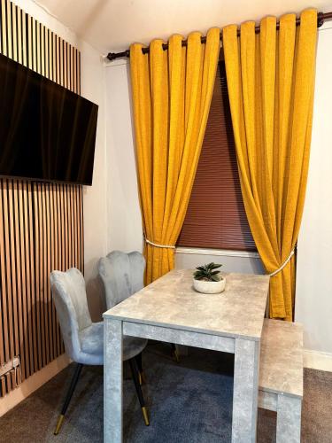 Two Bedroom Apartment-Central Edinburgh-Old Town-licensed, Edinburgh (photo 6)