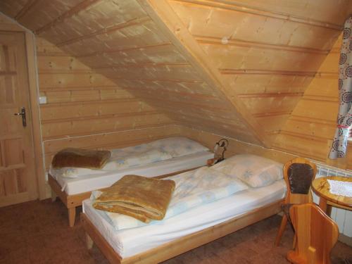 2 twin beds