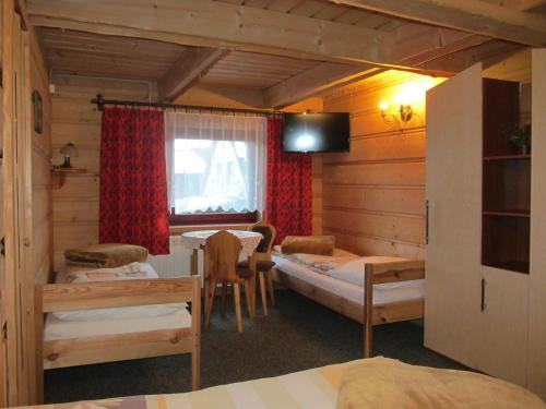 1 double bed, 2 twin beds