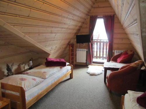 1 double bed, 1 twin bed