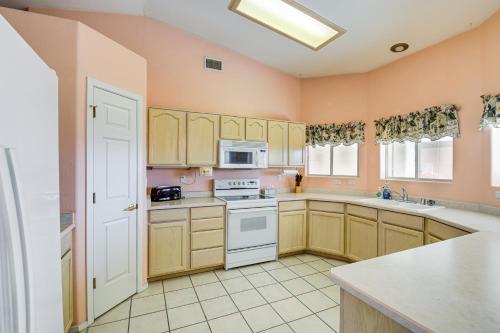 Hike, Boat, Golf and Unwind Lake Havasu City Home! in Lake Havasu City