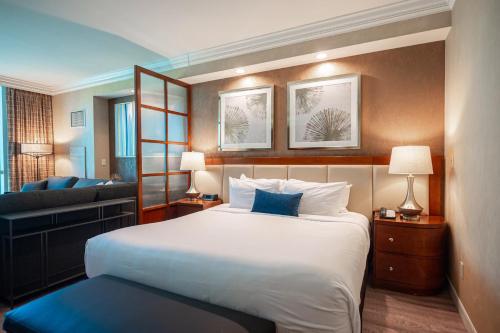 No Resort Fee Strip View Suite + Free Valet + Pool, Лас-Вегас (фото 8)