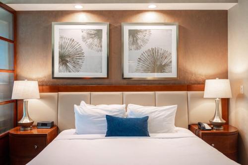 No Resort Fee Strip View Suite + Free Valet + Pool, Лас-Вегас (фото 10)