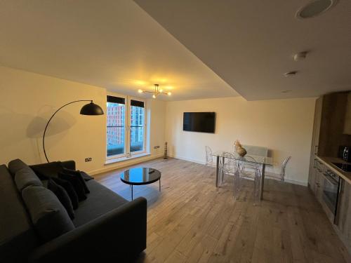 2 Bedroom Top Floor City View, Birmingham (foto 5)