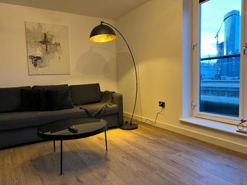 2 Bedroom Top Floor City View, Birmingham (foto 3)