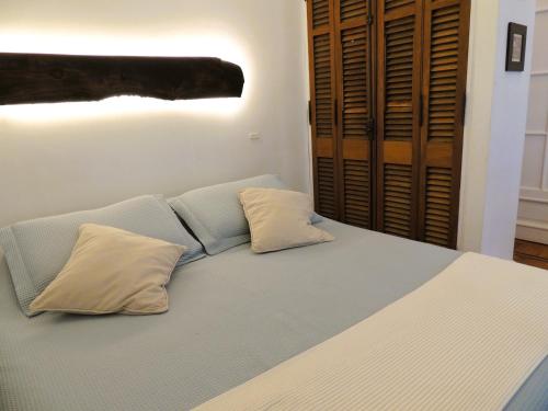 One-Bedroom Apartment image 7