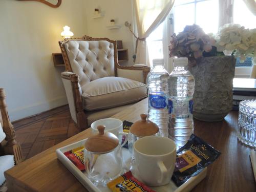 One-Bedroom Apartment image 4