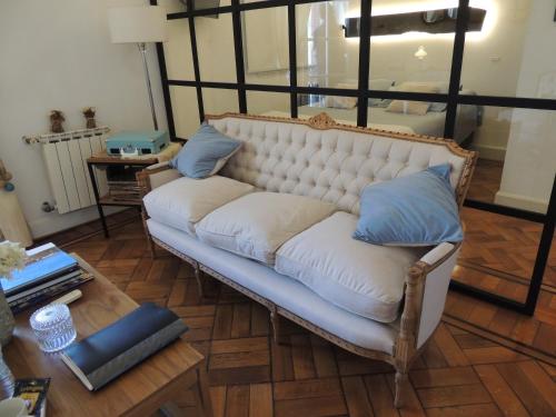 One-Bedroom Apartment image 2