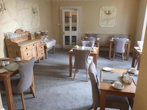 Lynton House - image 3