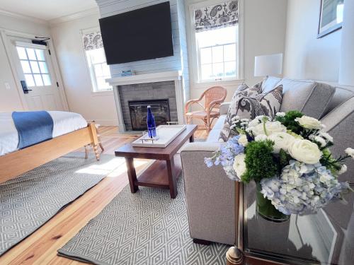 Nantucket Resort Collection Room Type - Veranda House - Grand Harborview King Balcony