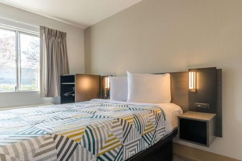 Studio 6 Hayward, CA Silicon Valley Gateway