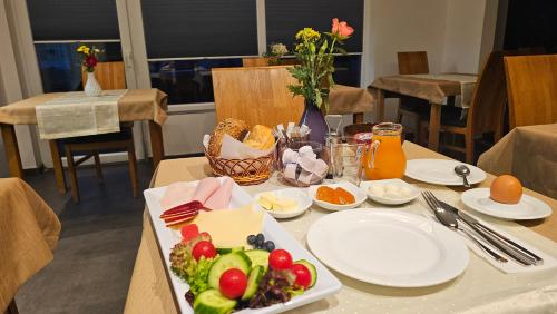 Food and beverages, Pension Mondlicht Norddeich in Norden