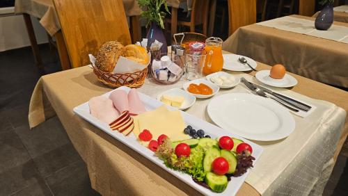 Food and beverages, Pension Mondlicht Norddeich in Norden