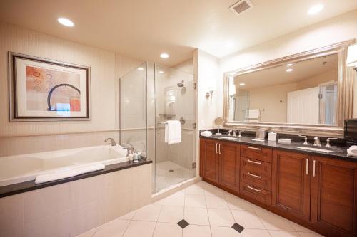 No Resort Fee Strip View Balcony+ Valet Parking, Las Vegas (photo 6)