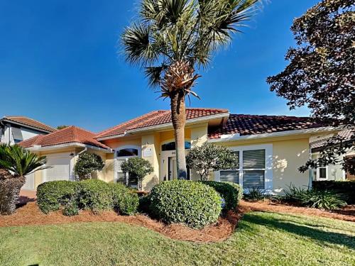 Beach Beauty 4 bed 3 bath home 5 min walk to beach in gated community