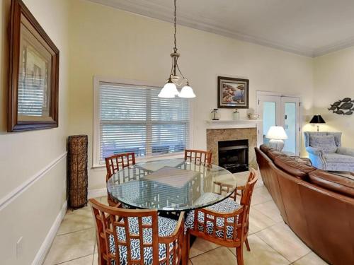 Beach Beauty 4 bed 3 bath home 5 min walk to beach in gated community near Crab Trap