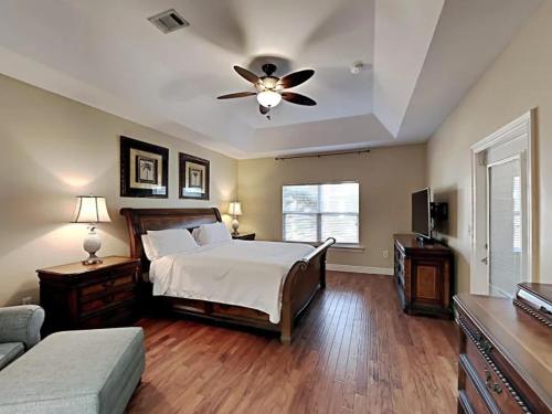 Beach Beauty 4 bed 3 bath home 5 min walk to beach in gated community near Crab Trap