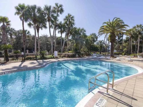 Beach Beauty 4 bed 3 bath home 5 min walk to beach in gated community near Crab Trap