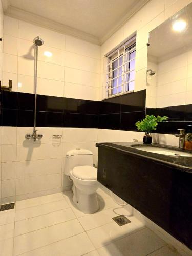 Opulent 5-BHK Entire House in Bahria Town Phase 3 - main image