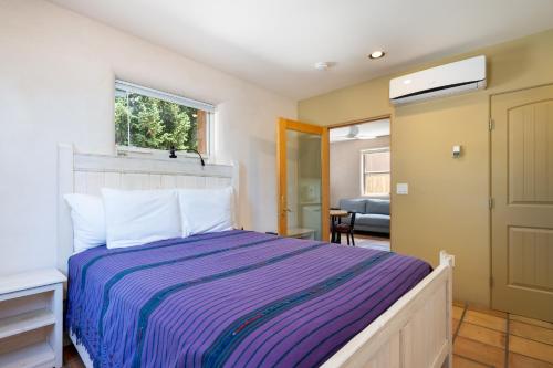 Casa Columbia, 1 Bedroom, Near Plaza, Centrally Located, Wi-Fi, Sleeps 2 in Santa Fe, USA