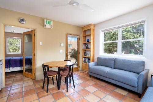 Casa Columbia, 1 Bedroom, Near Plaza, Centrally Located, Wi-Fi, Sleeps 2 in Santa Fe, USA