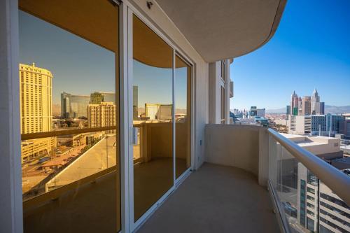 No Resort Fee Strip View Balcony+ Free Valet+ Pool, Las Vegas (zdjęcie 3)