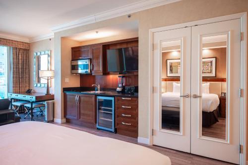 No Resort Fee Strip View Balcony+ Free Valet+ Pool, Las Vegas (zdjęcie 10)