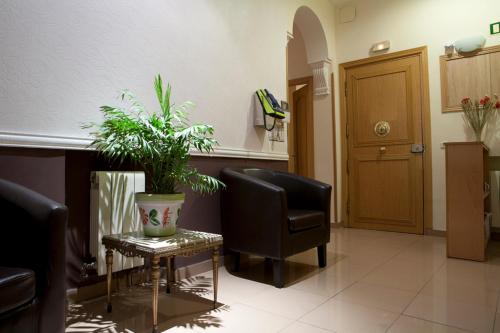 Hostal Zabala - image 3