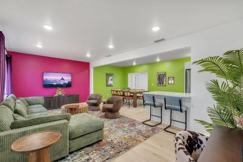 Spacious 4BD - Central Stay with Backyard & Games, Tallahassee (zdjęcie 4)