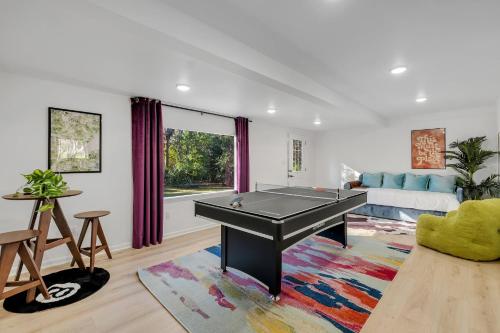 Spacious 4BD - Central Stay with Backyard & Games, Tallahassee (zdjęcie 9)