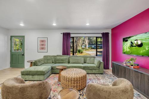 Spacious 4BD - Central Stay with Backyard & Games, Tallahassee (zdjęcie 8)