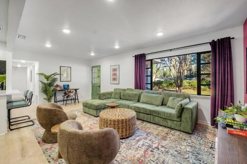 Spacious 4BD - Central Stay with Backyard & Games, Tallahassee (zdjęcie 10)