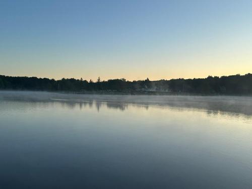 Peaceful Pocono Lakefront, beach, pools, firepit, pets