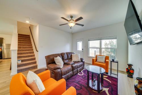 8 Mi to Lackland AFB: Pet-Friendly Home w/ Yard! in Atascosa