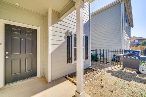 8 Mi to Lackland AFB: Pet-Friendly Home w/ Yard! in Atascosa