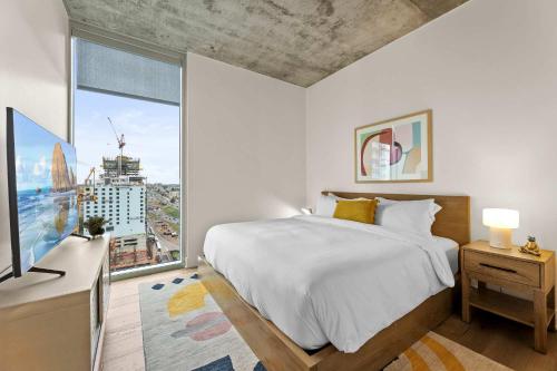 18th FL 1BR - Heated Pool - Gym - Balcony, Austin