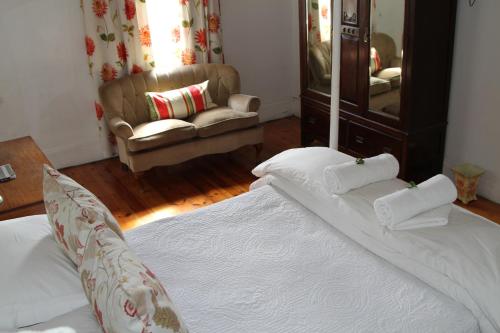 1 double bed, 2 twin beds