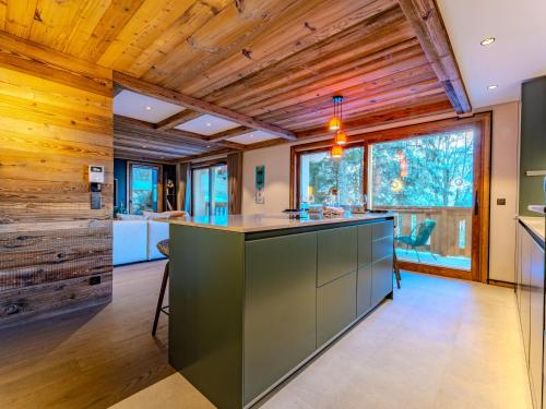 Luxueux Appartement Chalet à Méribel avec Jacuzzi - FR-1-613-134 (Luxueux Appartement Chalet a Meribel avec Jacuzzi - FR-1-613-134) in Meribel